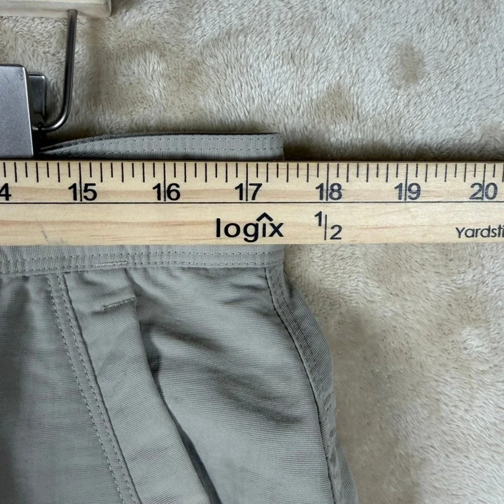 The North Face Mens Khaki Nylon Hiking Utility Cargo Shorts Size 34 Tan RN61661
